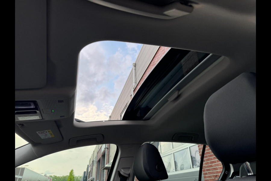Volkswagen Golf 1.5 TSI 150PK IQ LED ACC Pano Carplay Navi