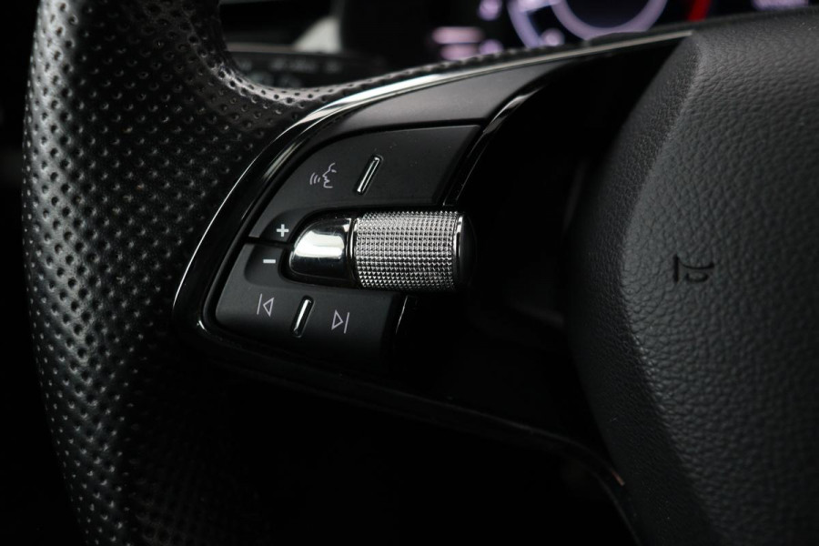 Škoda Kamiq 1.0 TSI Sport | Stoelverwarming | Virtual Cockpit | Keyless | Carplay | Climate control | Navigatie | Parkeerhulp | Full LED | DAB