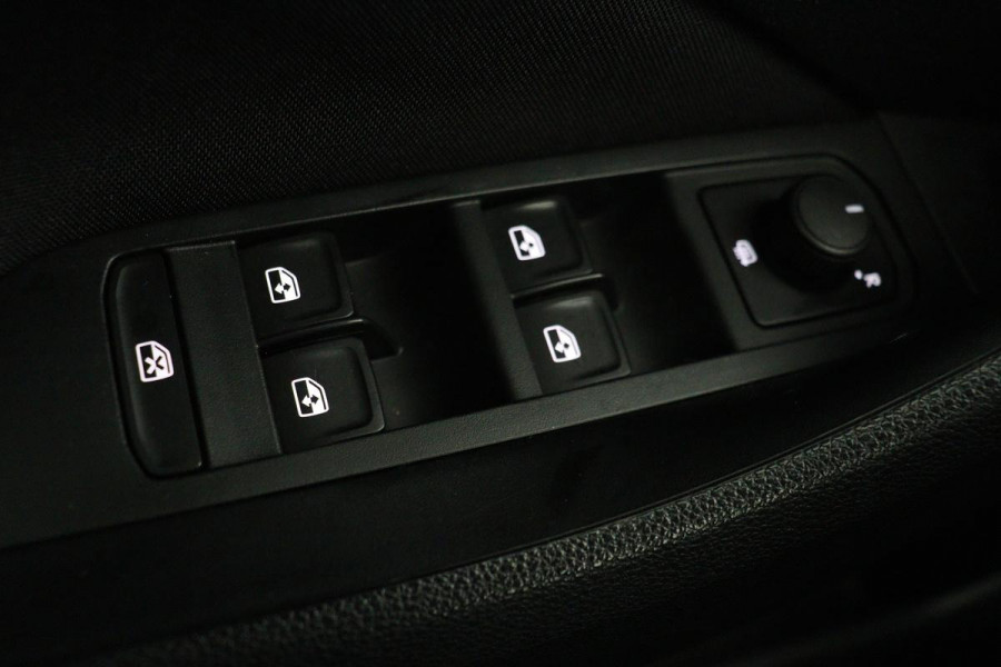 Škoda Kamiq 1.0 TSI Sport | Stoelverwarming | Virtual Cockpit | Keyless | Carplay | Climate control | Navigatie | Parkeerhulp | Full LED | DAB