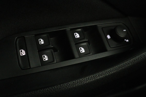 Škoda Kamiq 1.0 TSI Sport | Stoelverwarming | Virtual Cockpit | Keyless | Carplay | Climate control | Navigatie | Parkeerhulp | Full LED | DAB