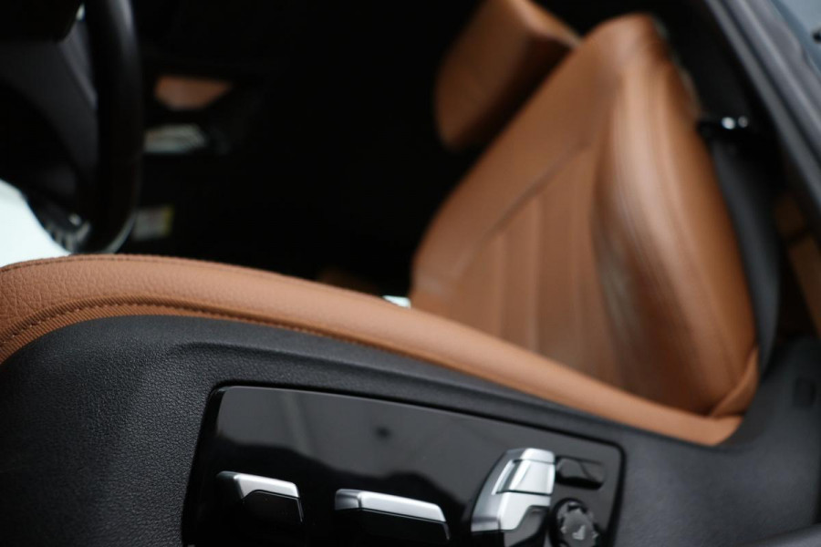 BMW 5 Serie 520i High Executive | Leder | 360 camera | Stoelverwarming | DAB | Navigatie | Full LED | Sfeerverlichting | Parkeerhulp | Climate control | Cruise control