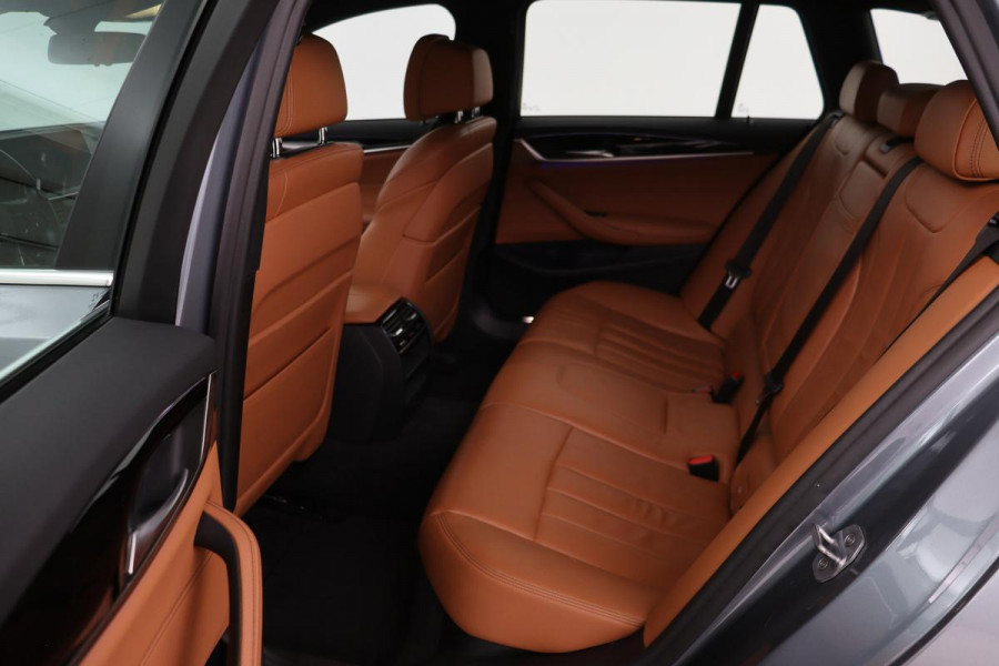 BMW 5 Serie 520i High Executive | Leder | 360 camera | Stoelverwarming | DAB | Navigatie | Full LED | Sfeerverlichting | Parkeerhulp | Climate control | Cruise control