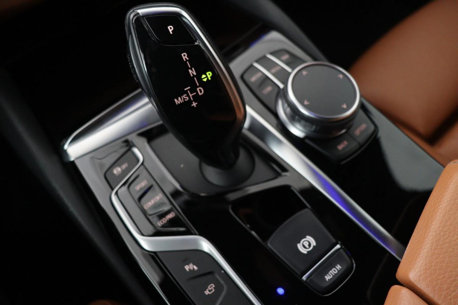 BMW 5 Serie 520i High Executive | Leder | 360 camera | Stoelverwarming | DAB | Navigatie | Full LED | Sfeerverlichting | Parkeerhulp | Climate control | Cruise control