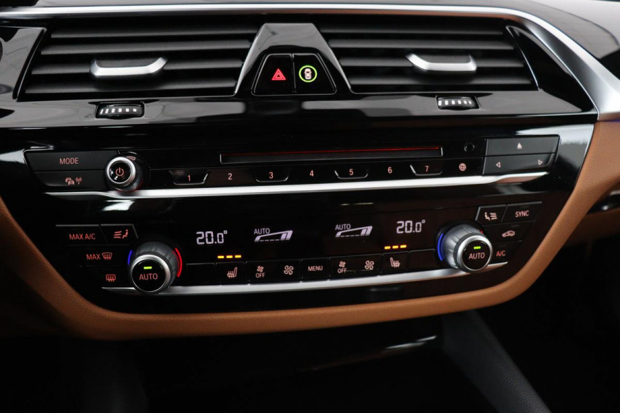 BMW 5 Serie 520i High Executive | Leder | 360 camera | Stoelverwarming | DAB | Navigatie | Full LED | Sfeerverlichting | Parkeerhulp | Climate control | Cruise control