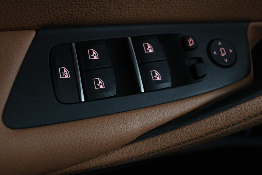 BMW 5 Serie 520i High Executive | Leder | 360 camera | Stoelverwarming | DAB | Navigatie | Full LED | Sfeerverlichting | Parkeerhulp | Climate control | Cruise control