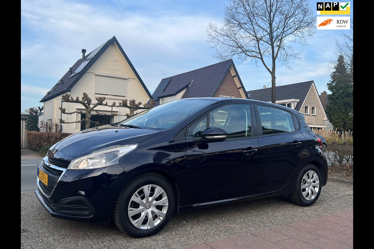 Peugeot 208 1.2 Automaat 103.000 km NL-AUTO-NAP. Peugeot 208 1.2 Automaat 103.000 km NL-AUTO-NAP.