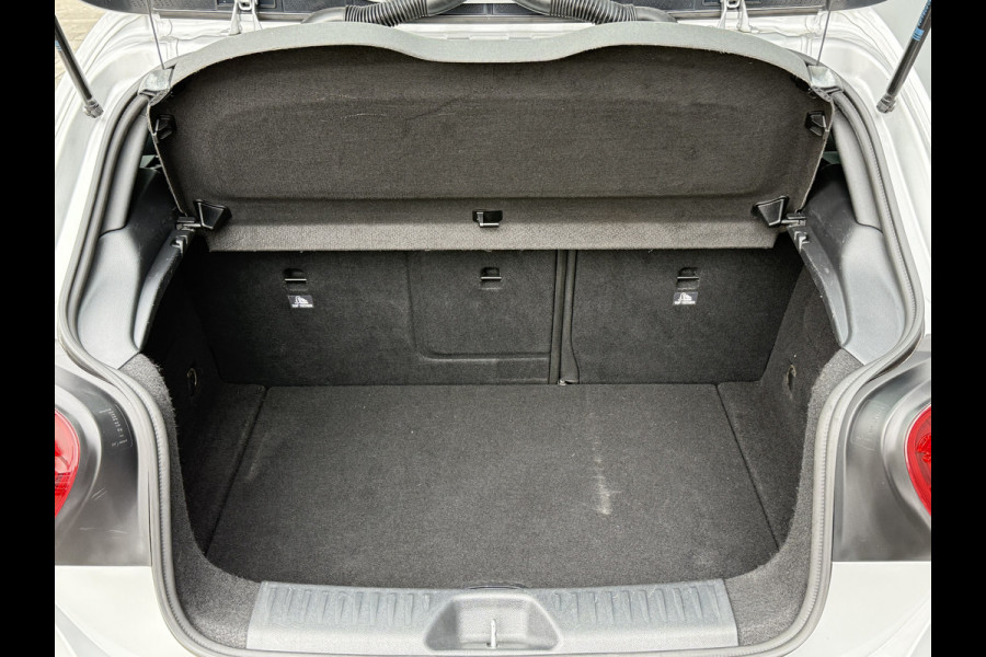 Mercedes-Benz A-Klasse BWJ 2017 | 180 123PK Lease Ed Ambition | LEDER/STOF | SPORTSTOELEN | NAVI | CLIMA | PDC | CRUISE |