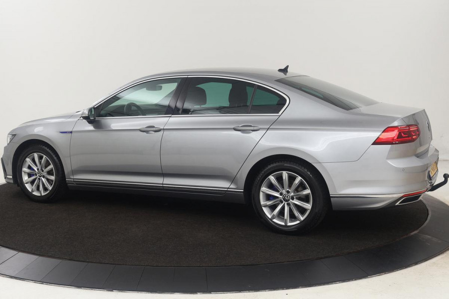 Volkswagen Passat 1.4 TSI PHEV GTE Business | Trekhaak | Carplay | Matrix LED | Adaptive cruise | Camera | Navigatie | Side Assist | Parkeerhulp