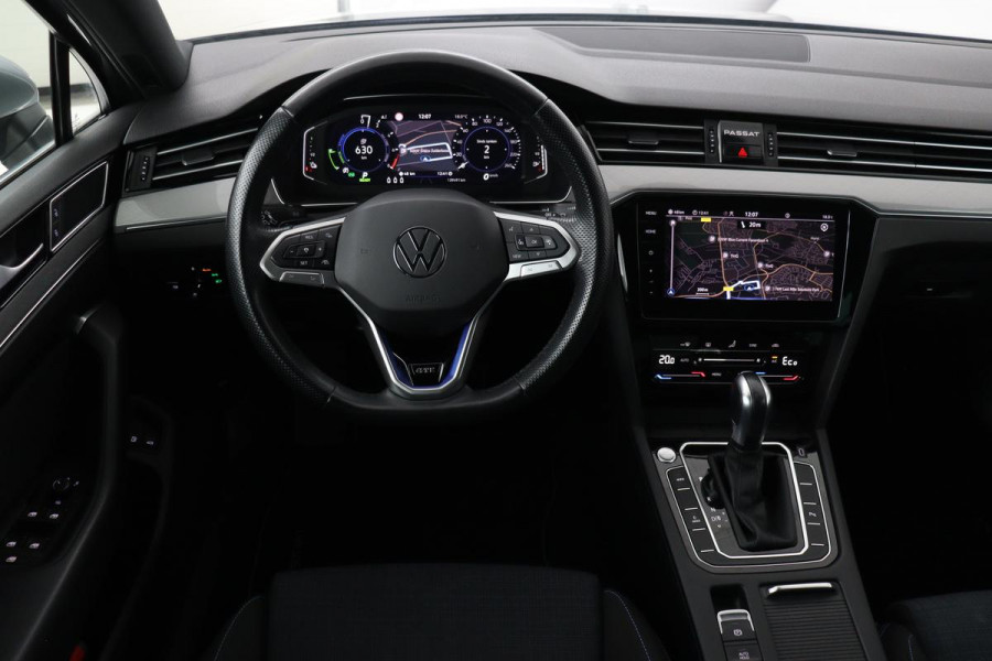Volkswagen Passat 1.4 TSI PHEV GTE Business | Trekhaak | Carplay | Matrix LED | Adaptive cruise | Camera | Navigatie | Side Assist | Parkeerhulp