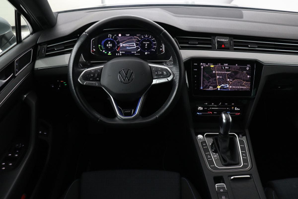 Volkswagen Passat 1.4 TSI PHEV GTE Business | Trekhaak | Carplay | Matrix LED | Adaptive cruise | Camera | Navigatie | Side Assist | Parkeerhulp