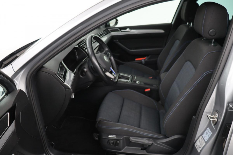 Volkswagen Passat 1.4 TSI PHEV GTE Business | Trekhaak | Carplay | Matrix LED | Adaptive cruise | Camera | Navigatie | Side Assist | Parkeerhulp