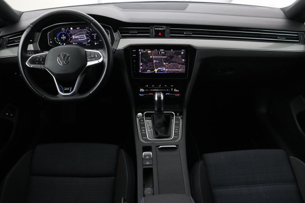 Volkswagen Passat 1.4 TSI PHEV GTE Business | Trekhaak | Carplay | Matrix LED | Adaptive cruise | Camera | Navigatie | Side Assist | Parkeerhulp