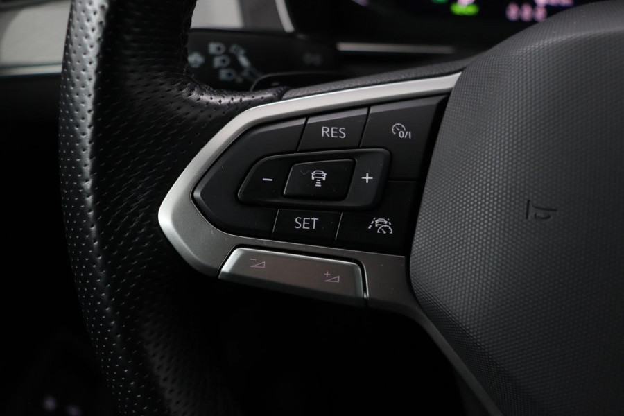 Volkswagen Passat 1.4 TSI PHEV GTE Business | Trekhaak | Carplay | Matrix LED | Adaptive cruise | Camera | Navigatie | Side Assist | Parkeerhulp
