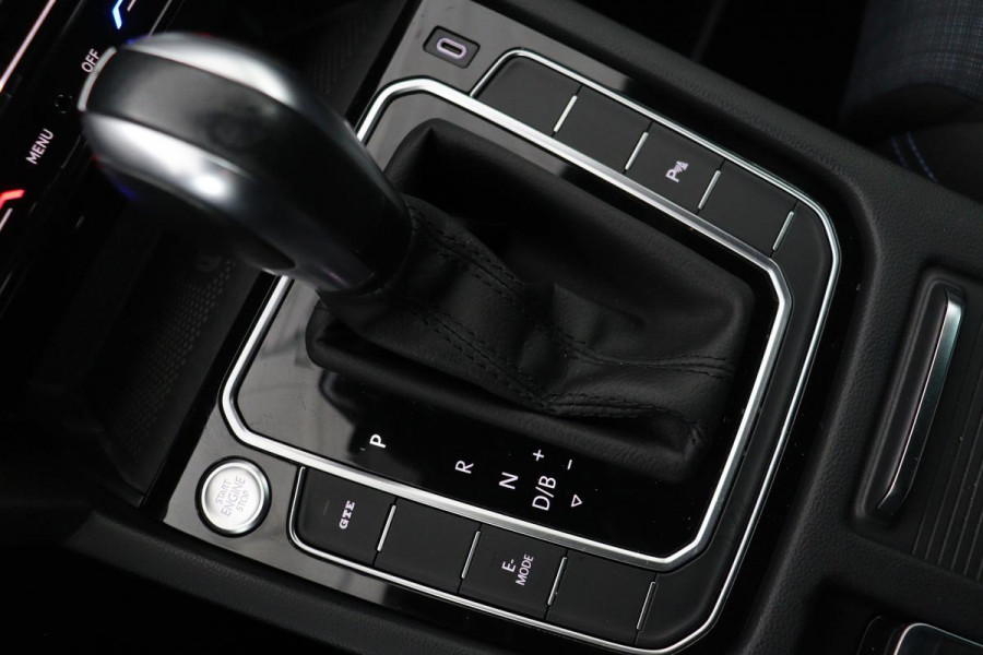 Volkswagen Passat 1.4 TSI PHEV GTE Business | Trekhaak | Carplay | Matrix LED | Adaptive cruise | Camera | Navigatie | Side Assist | Parkeerhulp