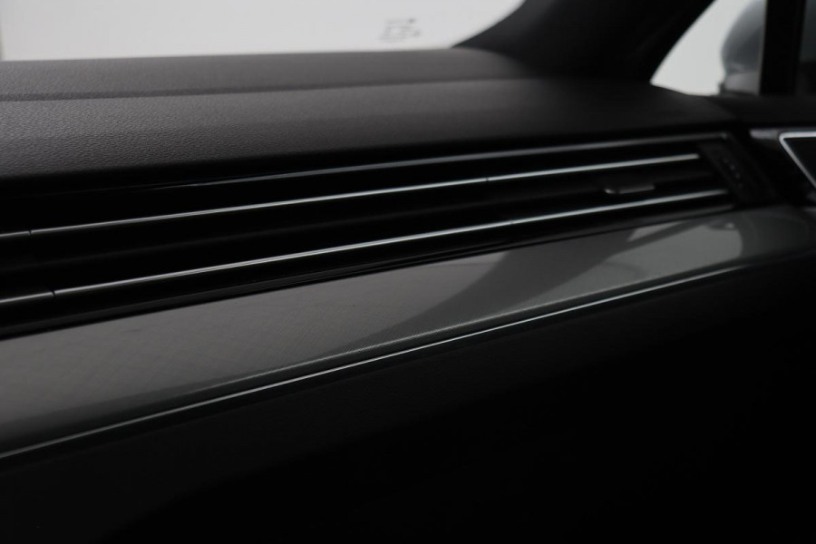 Volkswagen Passat 1.4 TSI PHEV GTE Business | Trekhaak | Carplay | Matrix LED | Adaptive cruise | Camera | Navigatie | Side Assist | Parkeerhulp