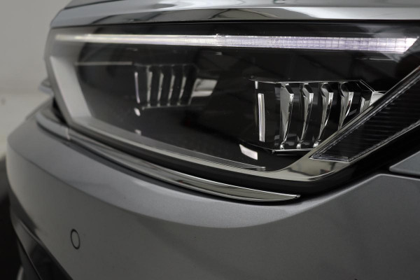 Volkswagen Passat 1.4 TSI PHEV GTE Business | Trekhaak | Carplay | Matrix LED | Adaptive cruise | Camera | Navigatie | Side Assist | Parkeerhulp