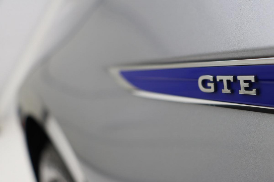 Volkswagen Passat 1.4 TSI PHEV GTE Business | Trekhaak | Carplay | Matrix LED | Adaptive cruise | Camera | Navigatie | Side Assist | Parkeerhulp