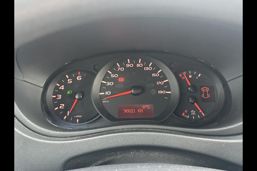 Renault Master T35 2.3 dCi L2H2*HAAK*NAVI*A/C*CRUISE*3-PERS.*