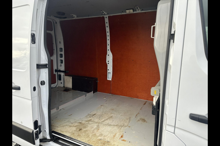 Renault Master T35 2.3 dCi L2H2*HAAK*NAVI*A/C*CRUISE*3-PERS.*