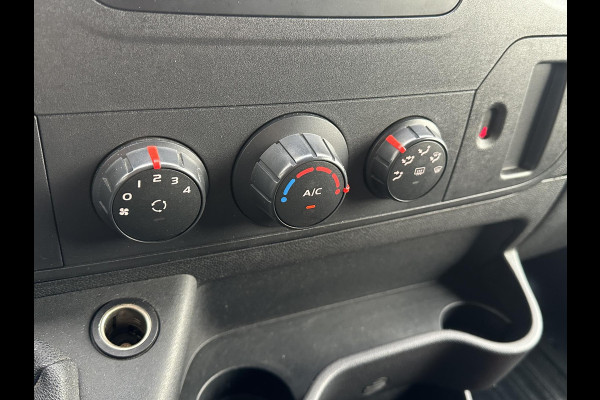 Renault Master T35 2.3 dCi L2H2*HAAK*NAVI*A/C*CRUISE*3-PERS.*