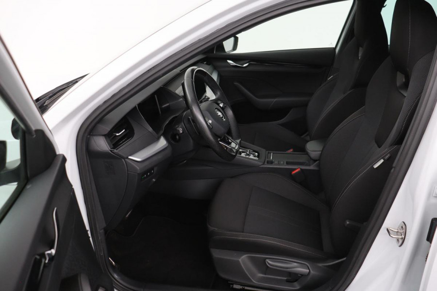 Škoda Octavia 1.0 e-TSI Sport | Carplay | Trekhaak | Sportstoelen | Full LED | Sfeerverlichting | Navigatie | Climate control | Parkeerhulp