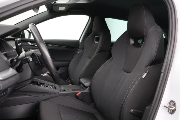 Škoda Octavia 1.0 e-TSI Sport | Carplay | Trekhaak | Sportstoelen | Full LED | Sfeerverlichting | Navigatie | Climate control | Parkeerhulp