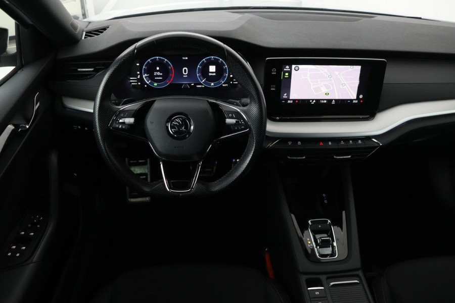 Škoda Octavia 1.0 e-TSI Sport | Carplay | Trekhaak | Sportstoelen | Full LED | Sfeerverlichting | Navigatie | Climate control | Parkeerhulp