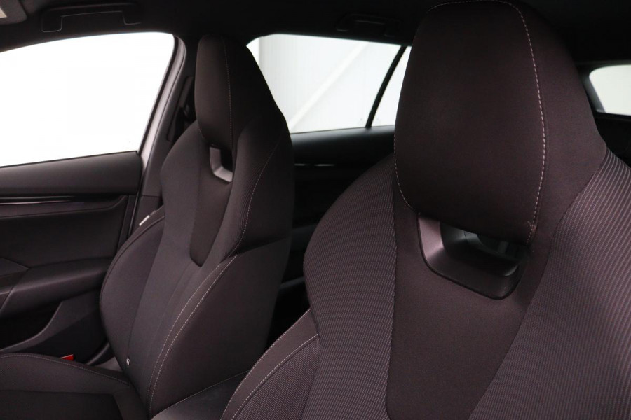 Škoda Octavia 1.0 e-TSI Sport | Carplay | Trekhaak | Sportstoelen | Full LED | Sfeerverlichting | Navigatie | Climate control | Parkeerhulp