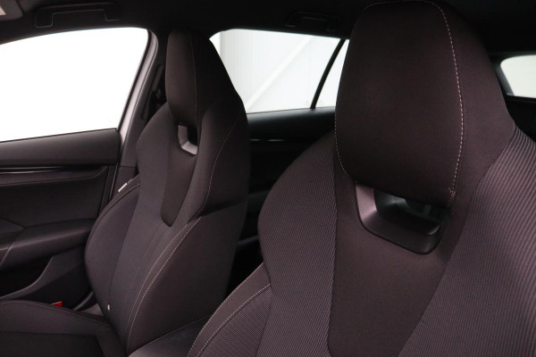 Škoda Octavia 1.0 e-TSI Sport | Carplay | Trekhaak | Sportstoelen | Full LED | Sfeerverlichting | Navigatie | Climate control | Parkeerhulp