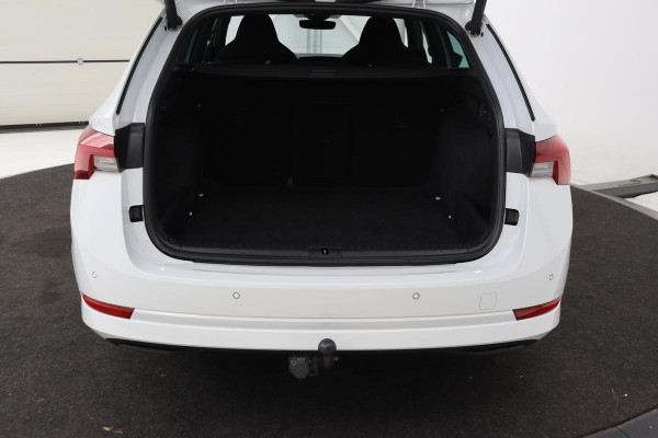 Škoda Octavia 1.0 e-TSI Sport | Carplay | Trekhaak | Sportstoelen | Full LED | Sfeerverlichting | Navigatie | Climate control | Parkeerhulp