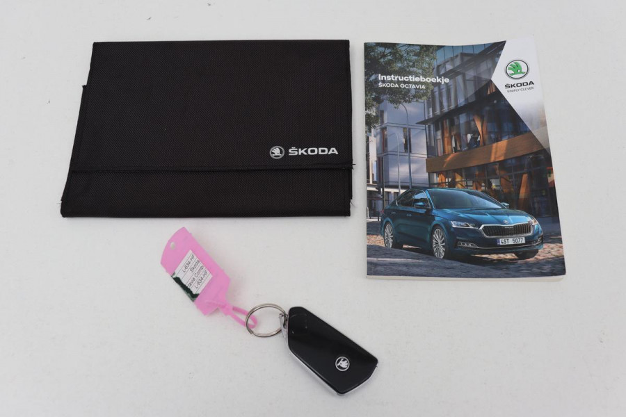 Škoda Octavia 1.0 e-TSI Sport | Carplay | Trekhaak | Sportstoelen | Full LED | Sfeerverlichting | Navigatie | Climate control | Parkeerhulp
