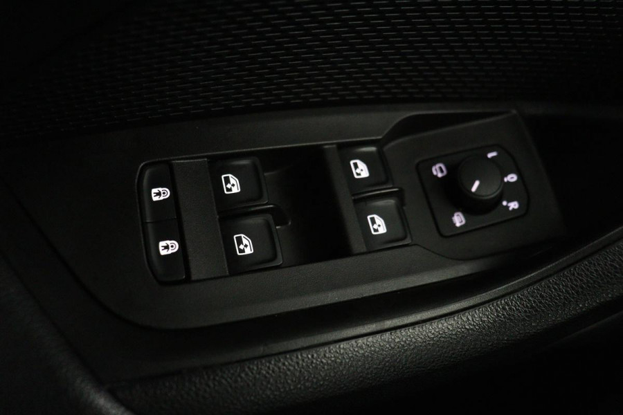 Škoda Octavia 1.0 e-TSI Sport | Carplay | Trekhaak | Sportstoelen | Full LED | Sfeerverlichting | Navigatie | Climate control | Parkeerhulp