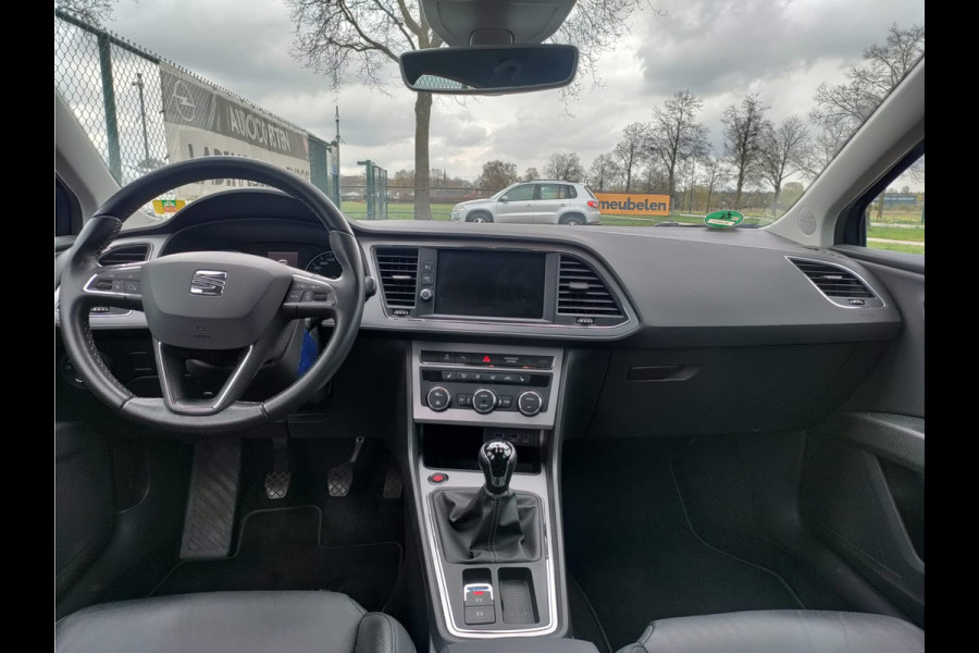 Seat Leon 1.0TSI 115PK 5drs Leder Navi Apple Carplay Android Auto Style Excellence Pdc Ecc Mirrorlink Lmv DAB+ Full Link Keyless Lane-assist Bordherkenning 1e Eigenaar EURO 6