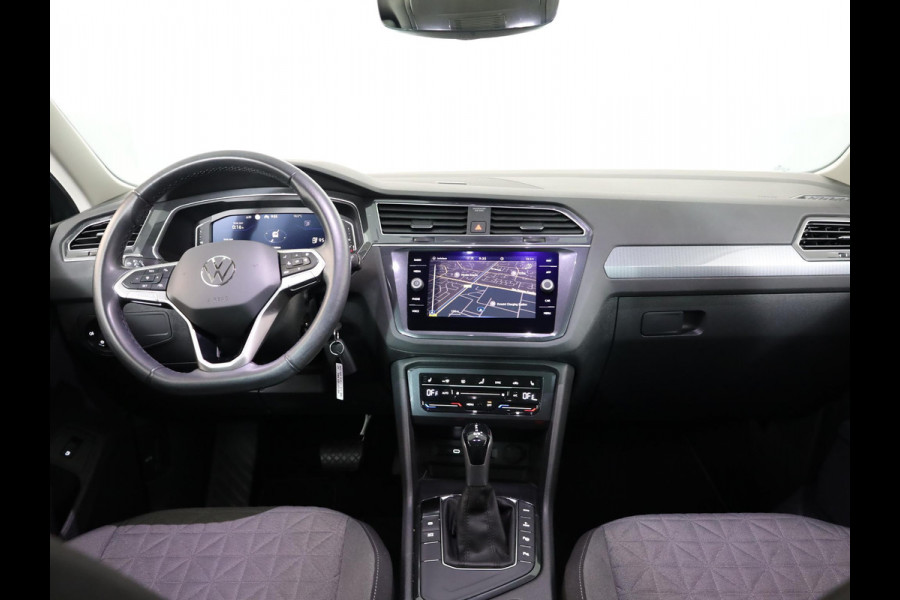 Volkswagen Tiguan 1.4 TSI eHybrid Life 245 pk Automaat (DSG) | Navigatie | Parkeersensoren (Park assist) | Achteruitrijcamera | Adaptieve cruise control | Stoelverwarming |