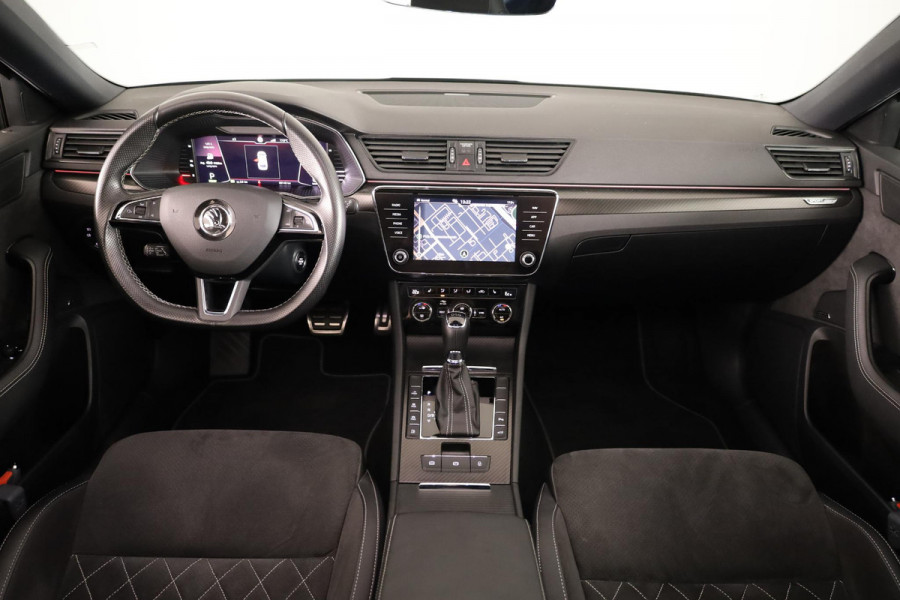 Škoda Superb Combi 1.4 TSI iV Sportline Business 218pk | Panoramadak | Adaptieve cruise controle | Verwarmbare voorstoelen en achterbank