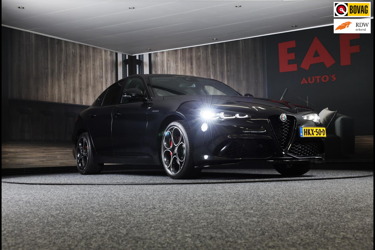 Alfa Romeo Giulia 2.0 T GME AWD Tributo Italiano / FACELIFT / Digital Cockpit / Acc / HK / Leder / Elek Stoelen / Camera / 19 Inch Alfa Romeo Giulia 2.0 T GME AWD Tributo Italiano / FACELIFT / Digital Cockpit / Acc / HK / Leder / Elek Stoelen / Camera / 19 Inch