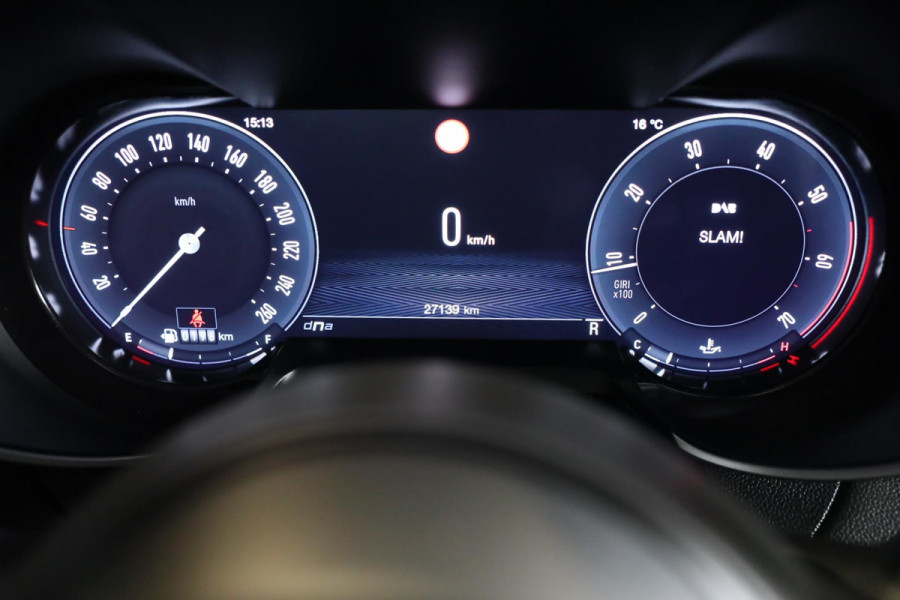 Alfa Romeo Giulia 2.0 T GME AWD Tributo Italiano / FACELIFT / Digital Cockpit / Acc / HK / Leder / Elek Stoelen / Camera / 19 Inch