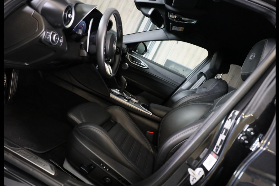 Alfa Romeo Giulia 2.0 T GME AWD Tributo Italiano / FACELIFT / Digital Cockpit / Acc / HK / Leder / Elek Stoelen / Camera / 19 Inch