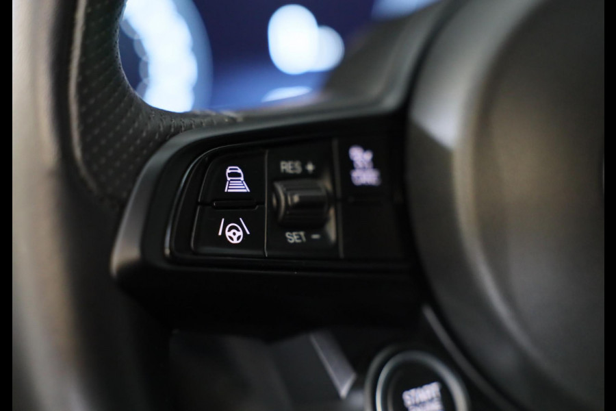 Alfa Romeo Giulia 2.0 T GME AWD Tributo Italiano / FACELIFT / Digital Cockpit / Acc / HK / Leder / Elek Stoelen / Camera / 19 Inch