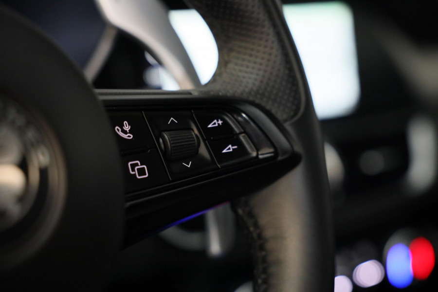 Alfa Romeo Giulia 2.0 T GME AWD Tributo Italiano / FACELIFT / Digital Cockpit / Acc / HK / Leder / Elek Stoelen / Camera / 19 Inch