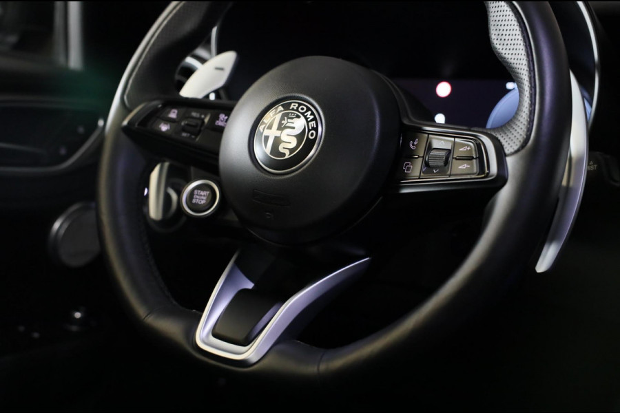 Alfa Romeo Giulia 2.0 T GME AWD Tributo Italiano / FACELIFT / Digital Cockpit / Acc / HK / Leder / Elek Stoelen / Camera / 19 Inch