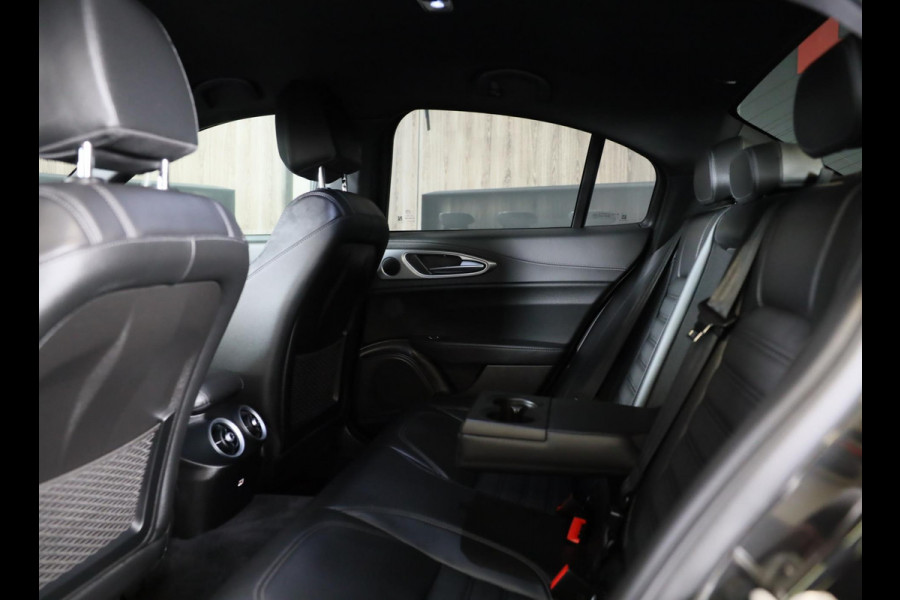 Alfa Romeo Giulia 2.0 T GME AWD Tributo Italiano / FACELIFT / Digital Cockpit / Acc / HK / Leder / Elek Stoelen / Camera / 19 Inch