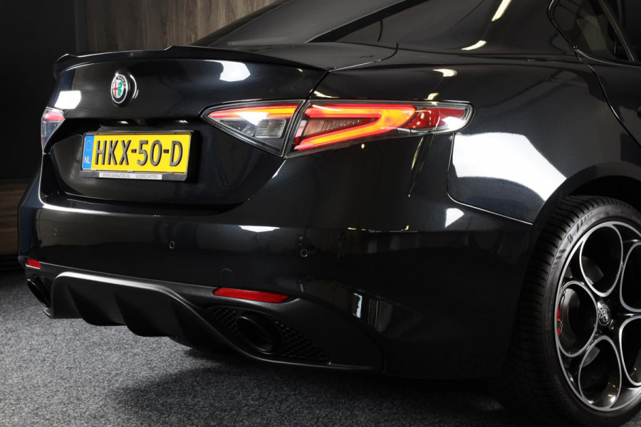 Alfa Romeo Giulia 2.0 T GME AWD Tributo Italiano / FACELIFT / Digital Cockpit / Acc / HK / Leder / Elek Stoelen / Camera / 19 Inch