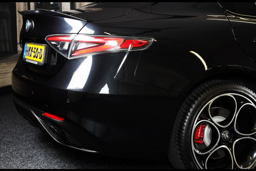 Alfa Romeo Giulia 2.0 T GME AWD Tributo Italiano / FACELIFT / Digital Cockpit / Acc / HK / Leder / Elek Stoelen / Camera / 19 Inch