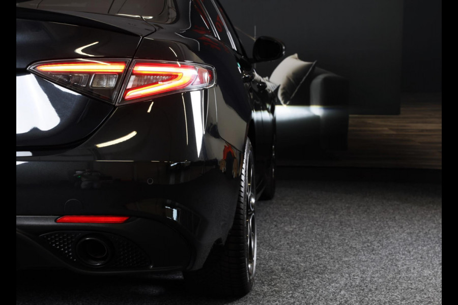 Alfa Romeo Giulia 2.0 T GME AWD Tributo Italiano / FACELIFT / Digital Cockpit / Acc / HK / Leder / Elek Stoelen / Camera / 19 Inch