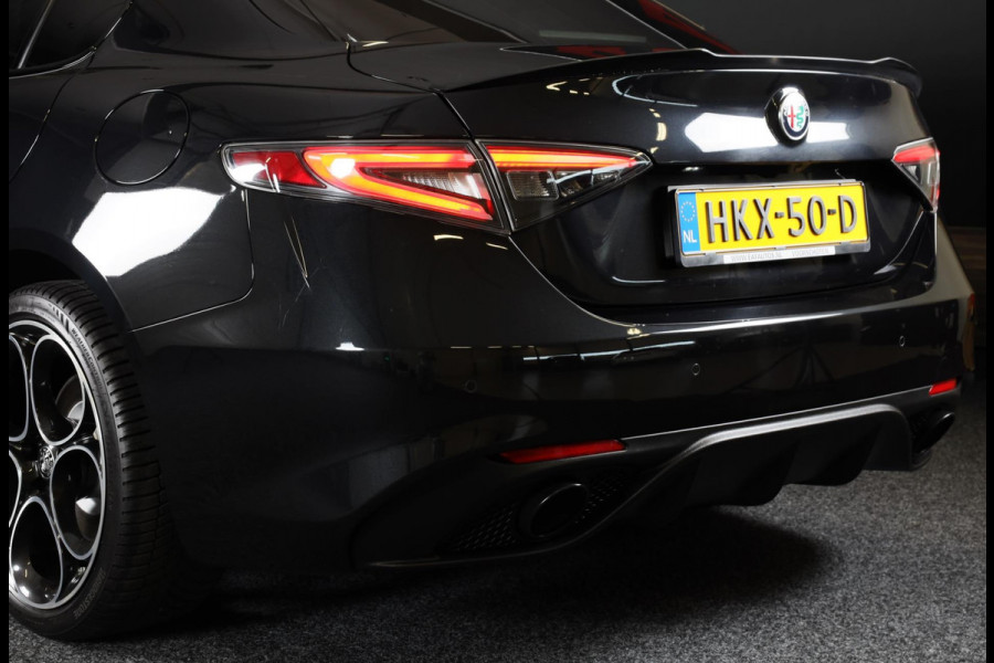 Alfa Romeo Giulia 2.0 T GME AWD Tributo Italiano / FACELIFT / Digital Cockpit / Acc / HK / Leder / Elek Stoelen / Camera / 19 Inch