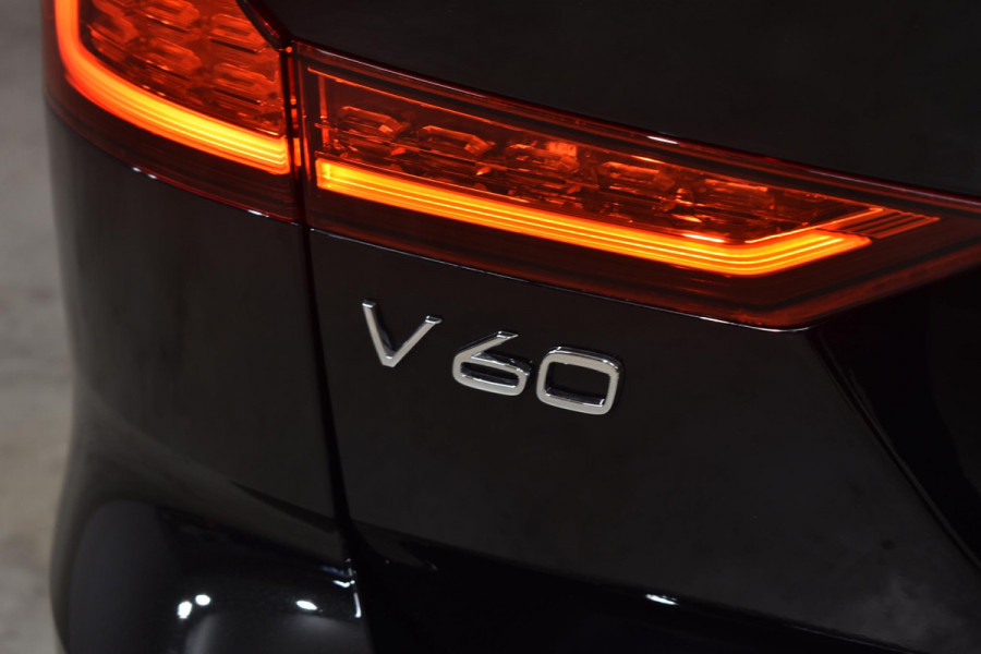Volvo V60 T6 350PK Longe Range AWD Plus Bright / Sport lederen bekleding / Harman Kardon / 19'' velgen / Donker getint glas