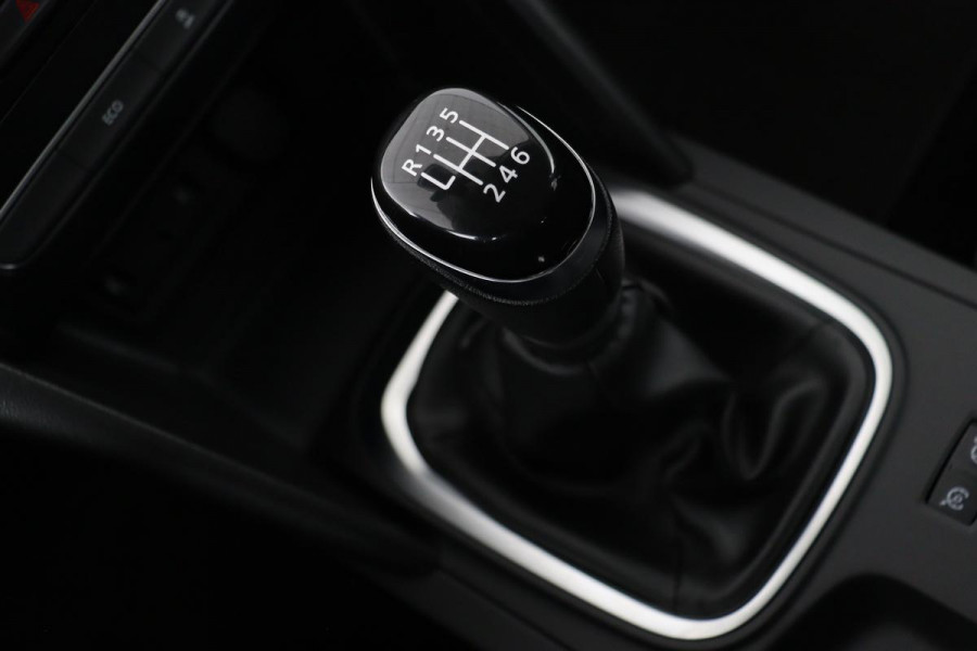 Renault Mégane 1.2 TCe Zen | Trekhaak | Navigatie | Parkeerhulp | Climate control | Cruise control | Bluetooth | DAB | Regen-/lichtsensor