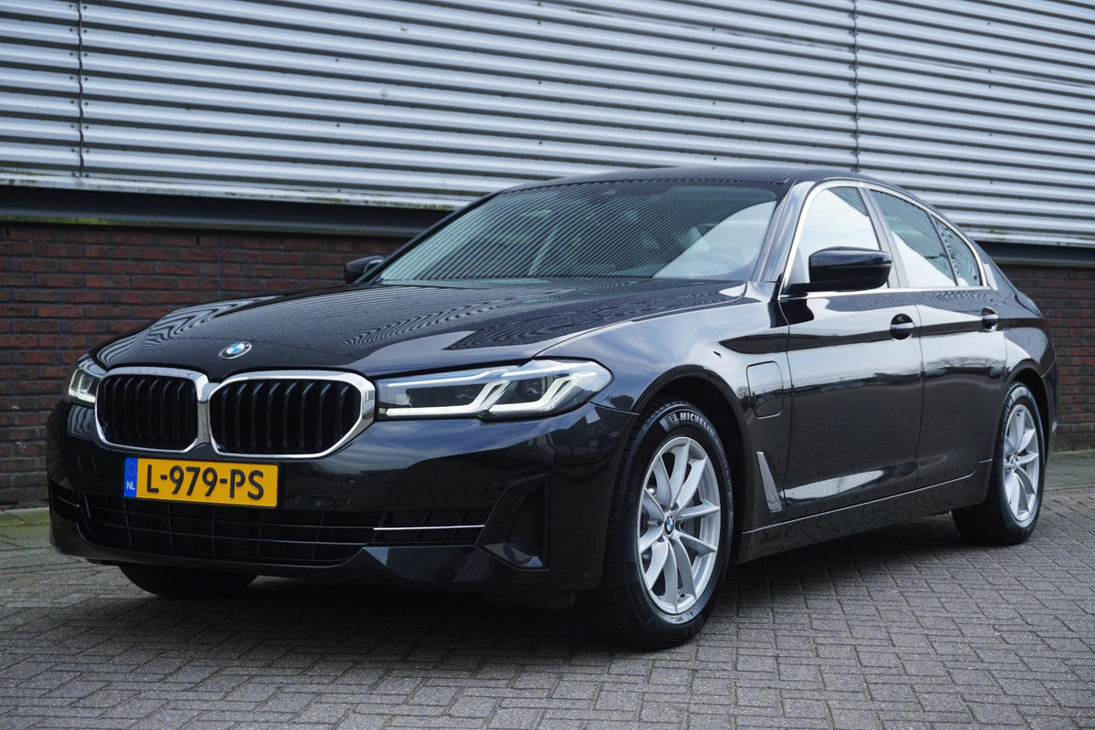 BMW 5 Serie 530e Business Edition Plus/Laser LED/Leer/ Comfortstoelen/Origineel Nederlands. BMW 5 Serie 530e Business Edition Plus/Laser LED/Leer/ Comfortstoelen/Origineel Nederlands.