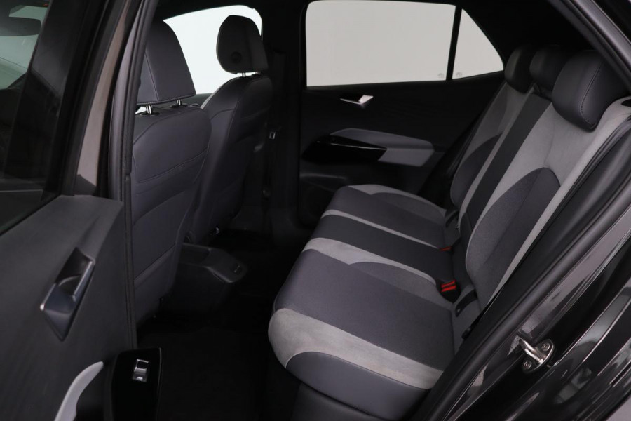 Volkswagen ID.3 First Plus 58 kWh | Stoel & stuurverwarming | Adaptive cruise | Matrix LED | Carplay | Keyless | Navigatie | Camera | Navigatie